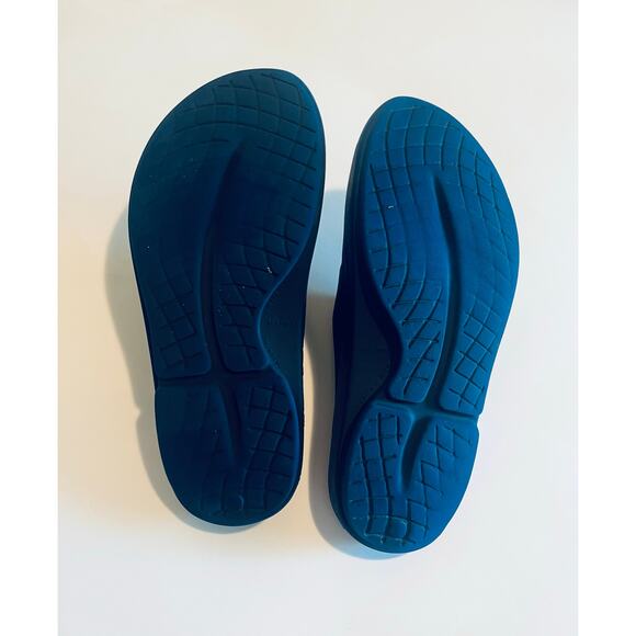 Oofos slides - Picture 4 of 4